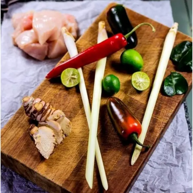 Una tabla con especias