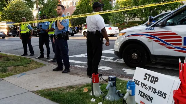 Türk Büyükelçiliği, göstericilerin, Erdoğan'ı selamlamak için bir araya gelen barışçıl grubu kışkırttığını belirtti.