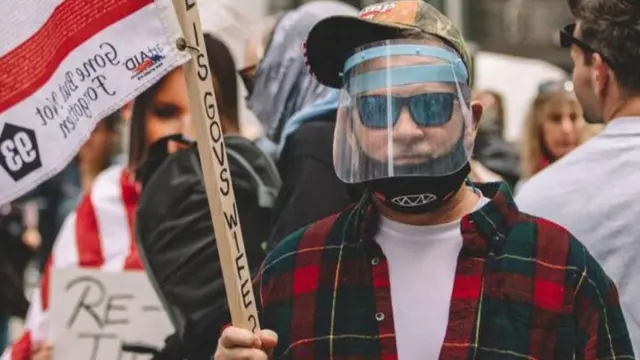 معظم المحتجين كانوا قلقين من الآثار الاقتصادية لامتداد فترة الحجر الصحي