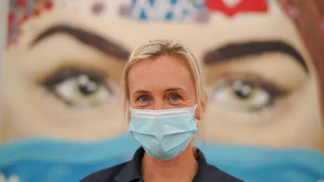 Соторудница NHS