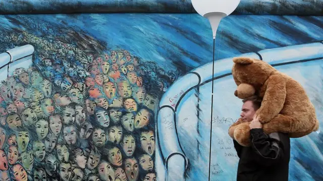 Almanya'nın başkentindeki Berlin Duvarı 5'inci sırada