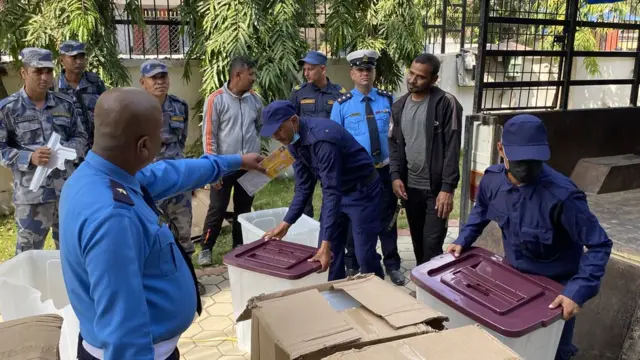 निर्वाचन सामग्री