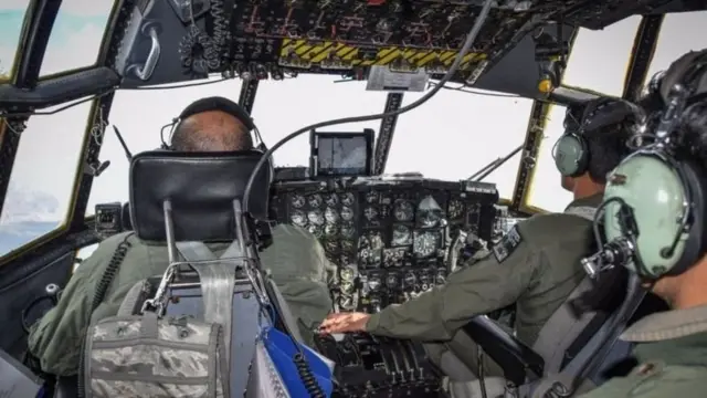 ۱۴۰ خلبان گیرمانده افغان، از تاجکستان به امارات متحده عربی انتقال یافتند
