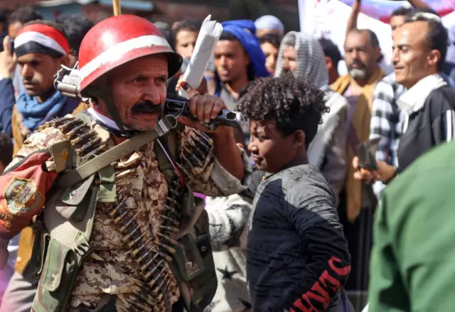 يمنيون يشاركون في تجمع لإحياء الذكرى العاشرة لانتفاضة الربيع العربي 2011