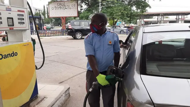 Makonni aka kwashe ana fama da wannan doka ta a biranen Abuja da Legasa a Ogun.