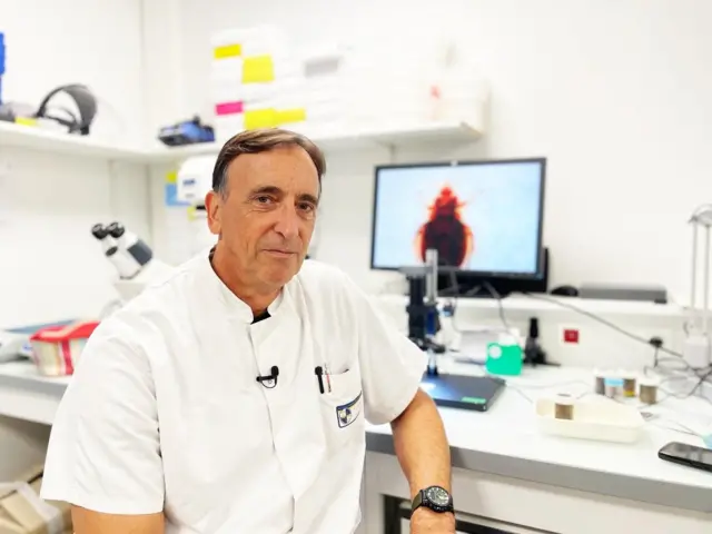 빈대를 연구하는 베링거