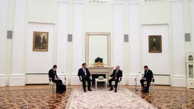 मॉस्को में व्लादिमीर पुतिन के साथ शी जिनपिंग