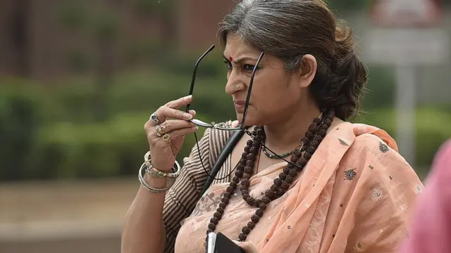 বিজেপি এমপি রূপা গাঙ্গুলি। পার্লামেন্টের বাইরে