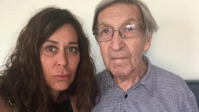 Ximena Hinzpeter junto a su padre