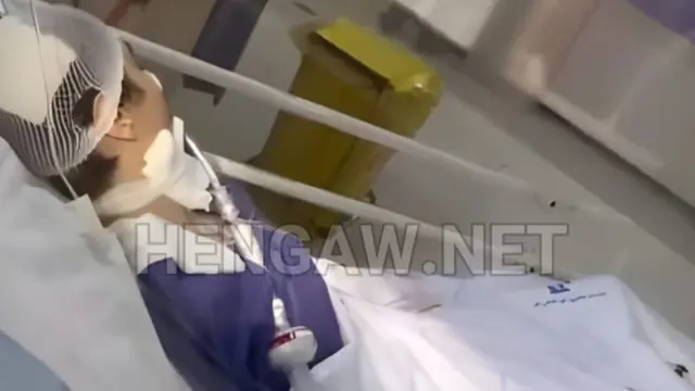 LSM Hengaw mengunggah gambar yang disebut foto Armita dalam kondisi tidak sadarkan diri di rumah sakit.