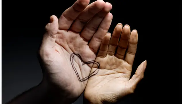 يدان ورسمة قلب