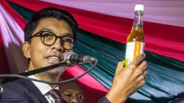 Perezida Andry Rajoelina yamamaje umuti wa Covid-Organics avuga ko uvura coronavirus
