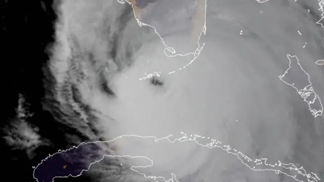 Imagembolões onlinesetélite do olho do furacão Irma.