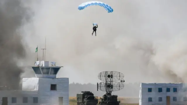 Парашутист