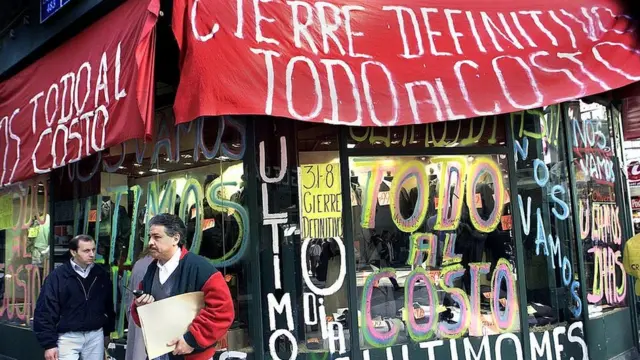 Un comercio en Argentina que cierra por la crisis de 2001.