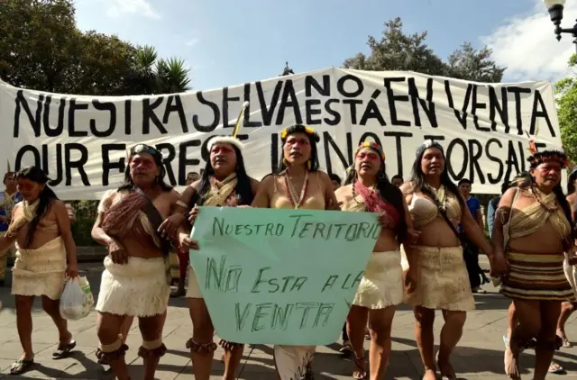 Nemonte Nenquimo, acompanhada por outras mulheres,roleta roulettemanifestação