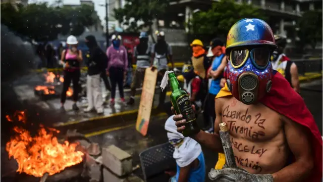 Polis eylemcilere göz yaşartıcı gaz ile müdahale etti