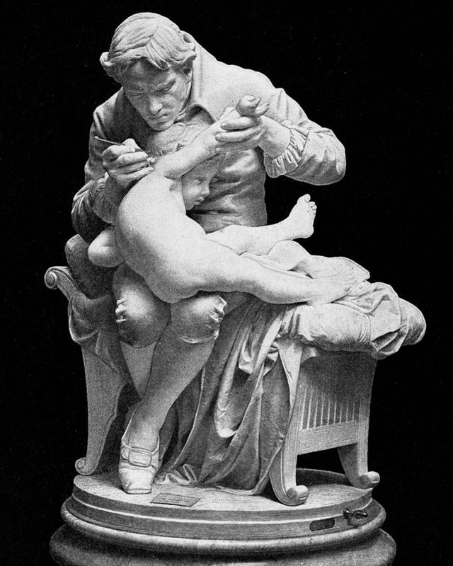 Experimentosite que da aposta gratisEdward Jenner, eternizado nesta estátua vacinando o próprio filho, carrega sérias implicações éticas