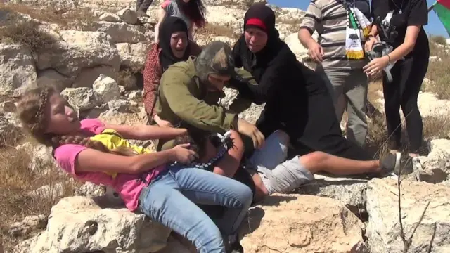 الطفلة عهد التميمي