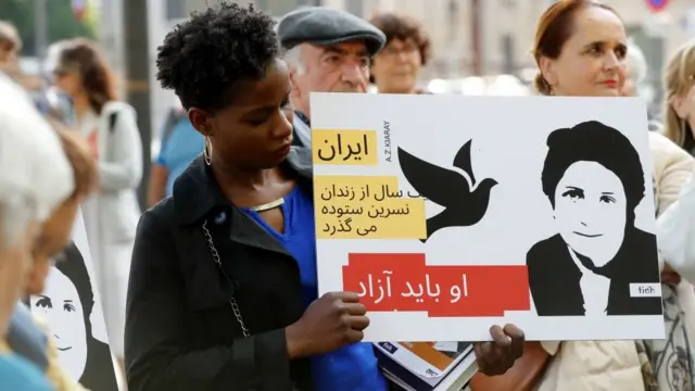 تجمع برای آزادی نسرین ستوده مقابل سفارت ایران در پاریس (۱۳۹۸)