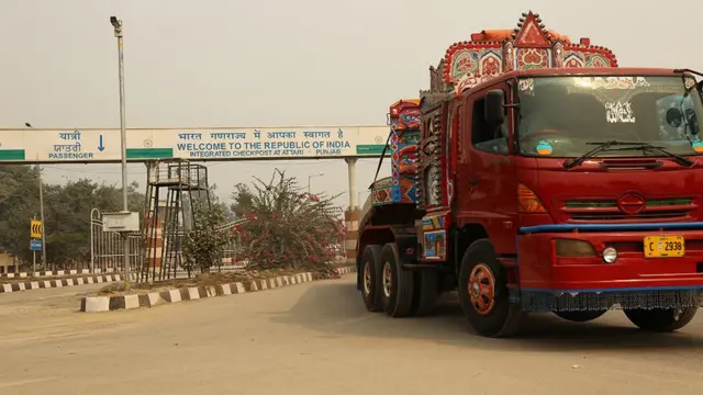 వాఘా సరిహద్దు దాటిన పాకిస్తానీ ట్రక్