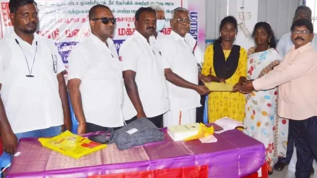 கல்லூரியில் சேர்வதற்கு நிதி அளித்த மலைவாழ் மக்கள் சங்கத்தினர்