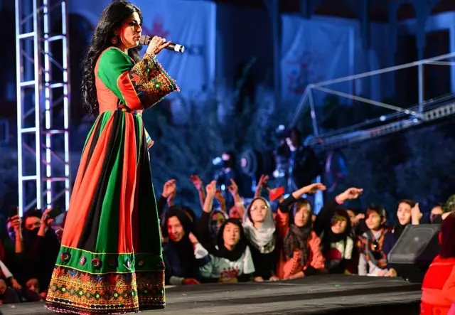 இசைக் கச்சேரியில்