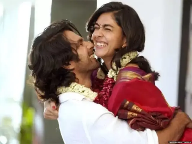 शाहीद कपूरचा 'जर्सी' हा त्याच नावाच्या तेलुगू सिनेमाचा रिमेक होता.