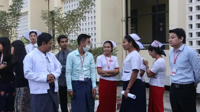 ကိုရိုနာ စတင်ရာ ဝူဟန်ကပြန်လာသူတွေကိုစောင့်ကြည့်