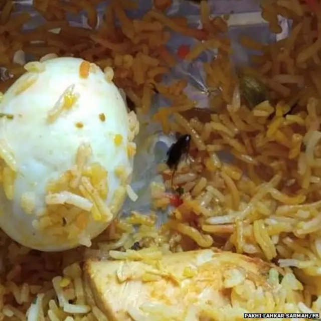 खाने में कॉकरेच