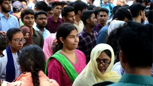 সাধারণত পরীক্ষার ফল প্রকাশ কিংবা ভর্তি কার্যক্রমের সময় কলেজগুলোতে শিক্ষার্থী অভিভাবকদের ভিড় দেখা গেলেও এবার পরিস্থিতি ভিন্ন