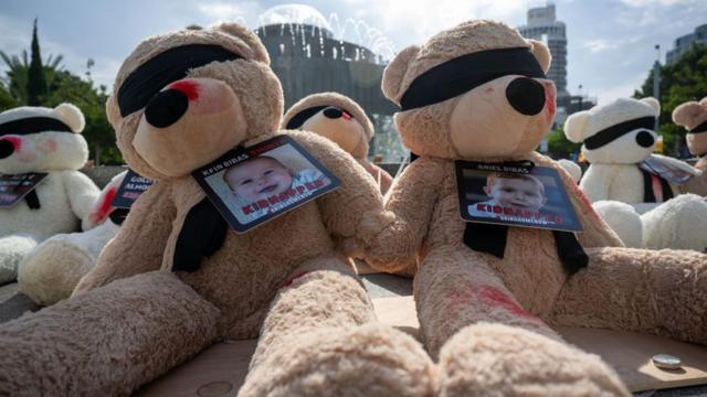 Alguns ursinhoscasa de apostas para menorespelúcia com fotoscasa de apostas para menorescrianças sequestradas pelo Hamas