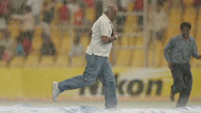 ધીરજ પરસાણા ગુજરાતી ક્રિકેટર