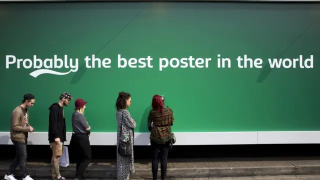 استخدمت شركة "كارلسبرغ" للبيرة أساليب تسويقية غير مباشرة، لكن الأبحاث أظهرت أنها أكثر قدرة على الإقناع من الإعلانات الصريحة