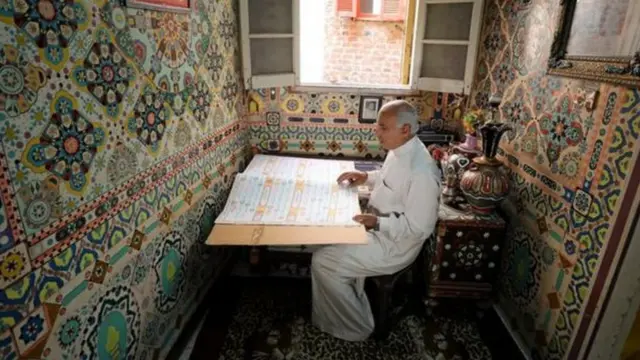 Mtu huyo aliyewacha shule pia ameandika vitabu nyengine