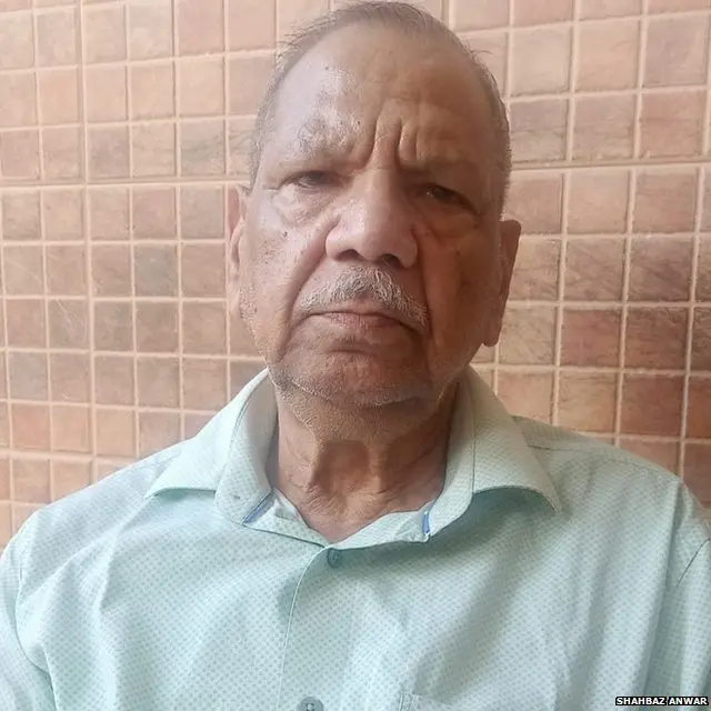 कॉलोनी के पहले गेट पर जो घर बिका है उसके मालिक ज्ञान प्रकाश रस्तोगी थे.