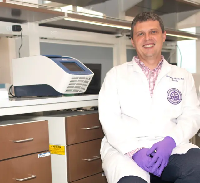 Профессор Александр Мовила