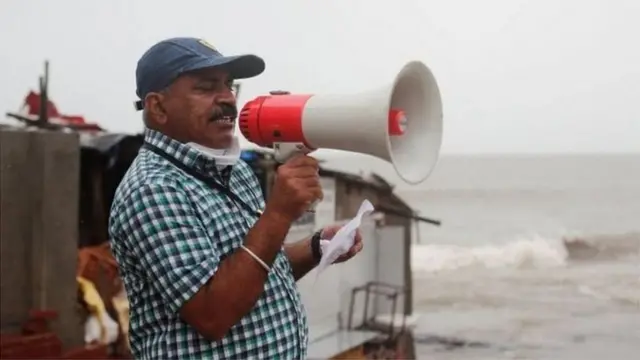 અસરગ્રસ્તોને અન્યત્રે ખસેડવાની કામગીરી