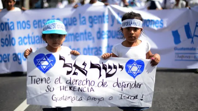 Niños guatemaltecos en una marcha en apoyo a Israel