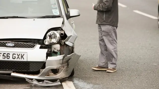 Maşın avtomobil Avtomobil qəzaları peşəkar sürücülər bbc