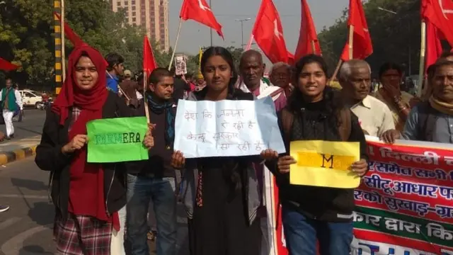 ராணியா, சாவித்ரி மற்றும் டிஜானா (இடமிருந்து வலம்)