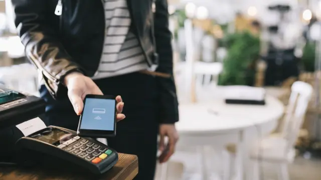 Pago a través del teléfono celular.