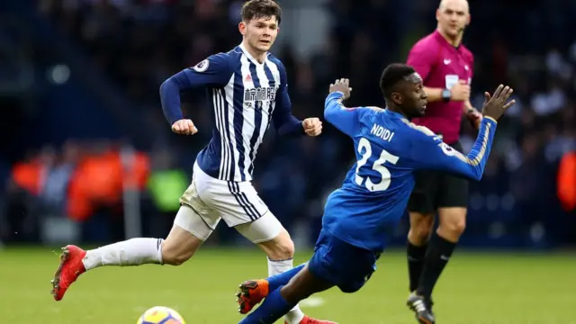 Ndidi n le bọọlu pẹlu awọn agbabọọlu Westbrom