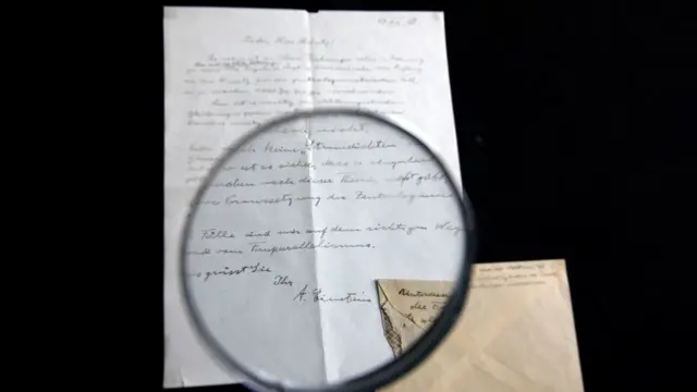 अल्बर्ट आइंस्टीन