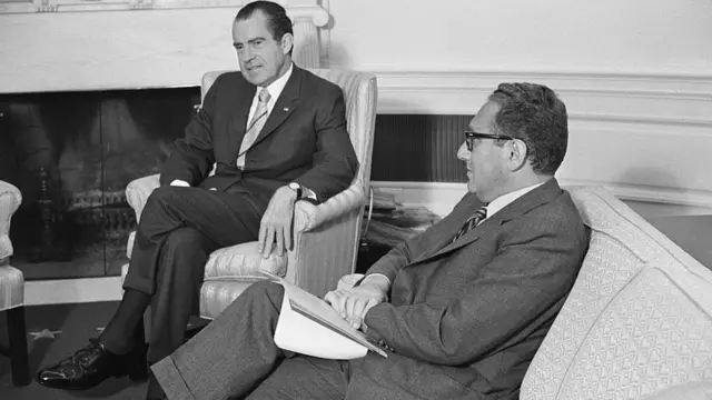 రిచర్డ్ నిక్సన్ , హెన్రీ