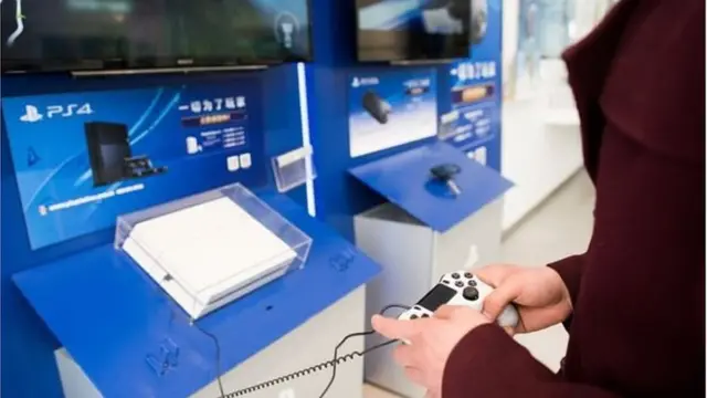 सोनी प्लेस्टेशन - 4 चा फोटो