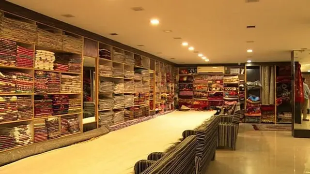 शॉल की दुकान