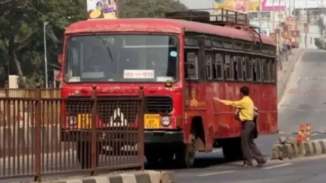 एसटी बस