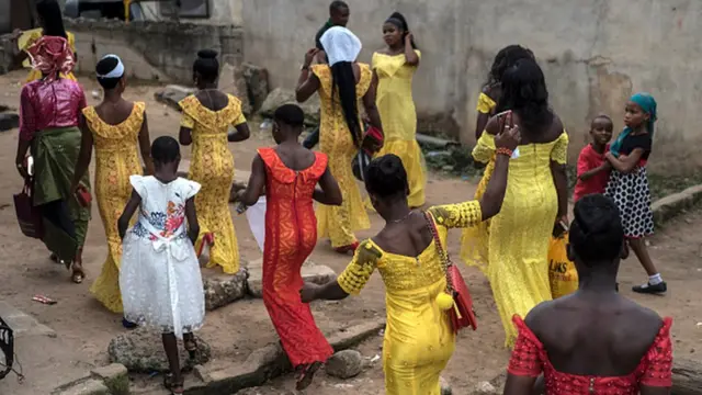 Un groupe de jeunes filles se rend aux festivités du 50e anniversaire de la guerre du Biafra (illustration).
