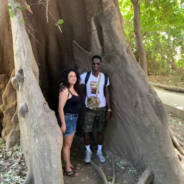 Lexy a montré à Giusella des sites célèbres en Gambie.